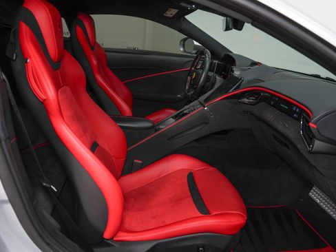 Used 2021 Ferrari Roma image 25