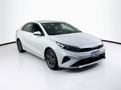 Used 2022 Kia Forte LXS w/ LXS Technology Package image 3