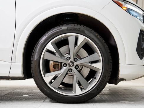 Used 2022 Audi Q4 e-tron Premium Plus image 26