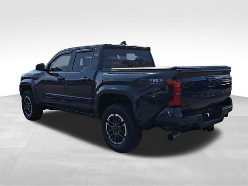 Used 2024 Toyota Tacoma TRD Sport AWD/4WD image 4