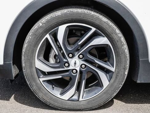 Used 2023 Chevrolet Bolt LT w/ Infotainment Package FWD image 11