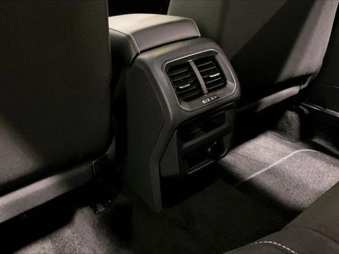 Used 2024 Volkswagen Tiguan S image 35