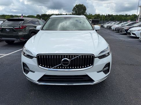 Used 2023 Volvo XC60 B5 Ultimate w/ Climate Package FWD image 3