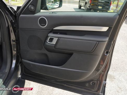Used 2020 Land Rover Discovery Landmark AWD/4WD image 30