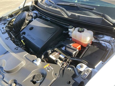 Used 2022 Chevrolet Traverse LT image 47