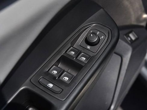 Used 2023 Volkswagen Taos SE w/ Panoramic Sunroof Package AWD/4WD image 8