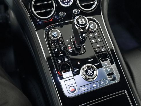 Used 2022 Bentley Continental GT V8 image 14