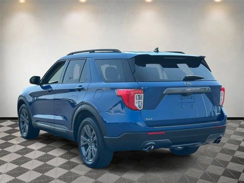 Used 2021 Ford Explorer XLT w/ Equipment Group 202A AWD/4WD image 5