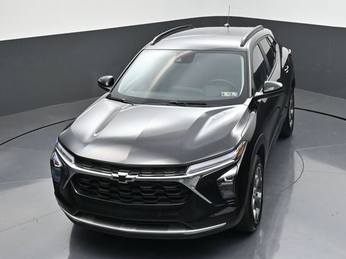 Used 2025 Chevrolet Trax LT w/ LT Convenience Package FWD image 43
