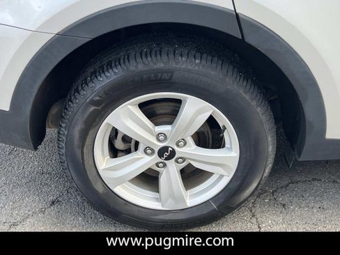 Used 2022 Kia Sorento LX image 17