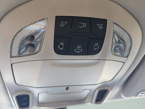 Used 2024 Chrysler Pacifica Limited image 28