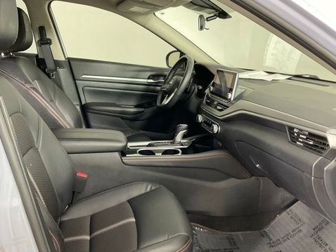 Used 2025 Nissan Altima 2.5 SR FWD image 15