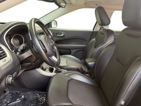 Used 2019 Jeep Compass Latitude AWD/4WD image 9