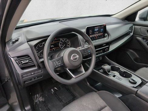 Used 2024 Nissan Rogue SV image 10