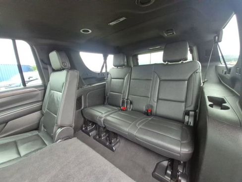Used 2022 Chevrolet Suburban LT image 12