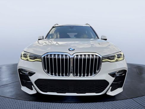 Used 2022 BMW X7 xDrive40i w/ M Sport Package AWD/4WD image 8