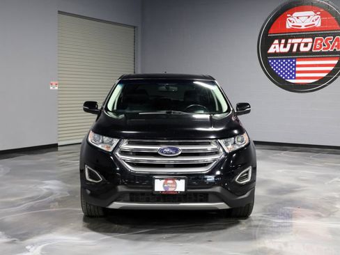 Used 2018 Ford Edge Titanium w/ Technology Package FWD image 2