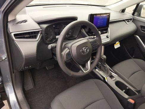 Used 2023 Toyota Corolla Cross LE w/ Moonroof Package image 9