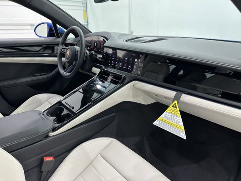New 2025 Porsche Panamera 4 image 24