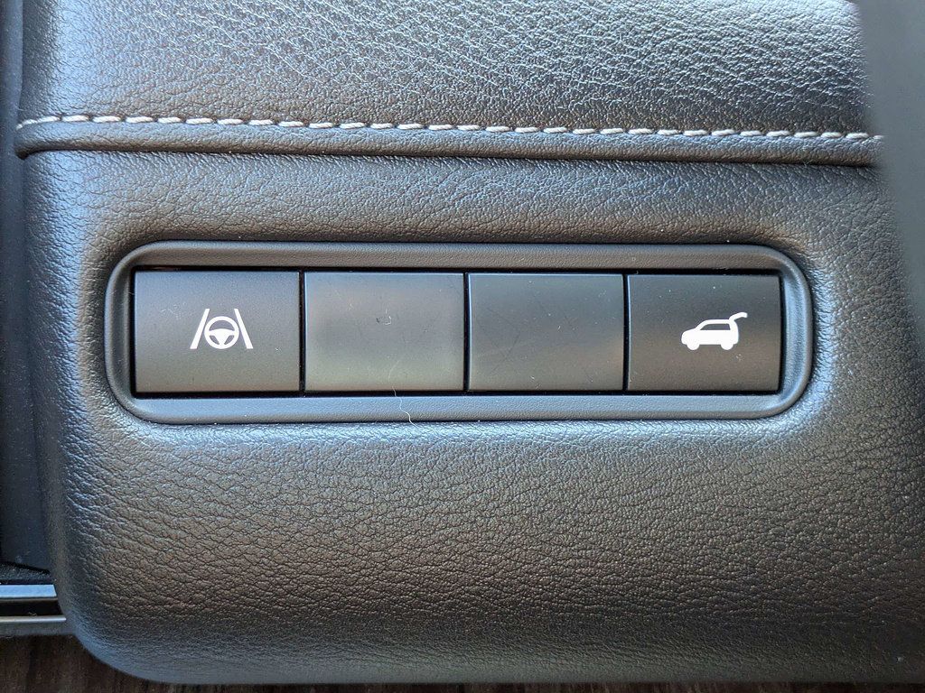 Used 2025 Nissan Armada Platinum w/ Convenience Package RWD image 26