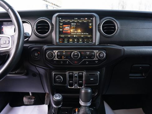 Used 2019 Jeep Wrangler Unlimited Sahara w/ Uconnect 4C Nav & Sound Group image 29