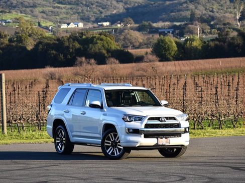 Used 2019 Toyota 4Runner 4WD image 3