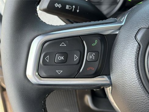 Used 2025 Jeep Wrangler Unlimited Sahara AWD/4WD image 25