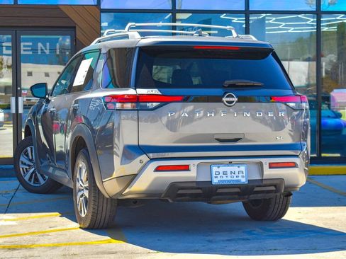 Used 2023 Nissan Pathfinder SL image 16