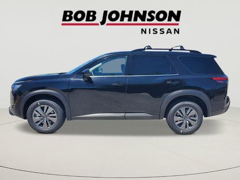 New 2025 Nissan Pathfinder SV w/ SV Premium Package AWD/4WD image 6