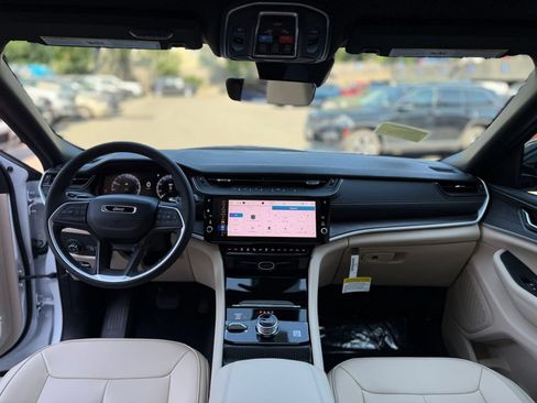New 2026 Jeep Grand Cherokee Limited AWD/4WD image 11
