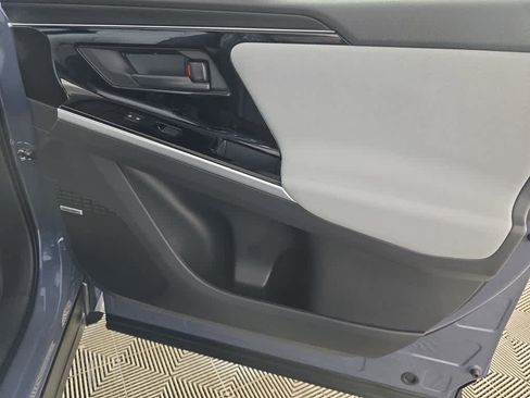 Used 2024 Subaru Solterra Touring image 8