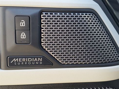 Used 2021 Land Rover Defender 110 X-Dynamic HSE image 27