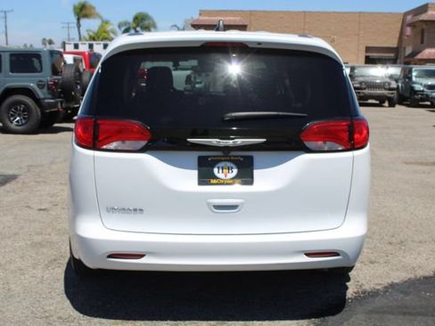 Used 2024 Chrysler Voyager LX FWD image 5