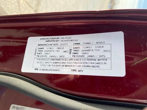 Used 2023 Jeep Grand Cherokee Limited AWD/4WD image 23