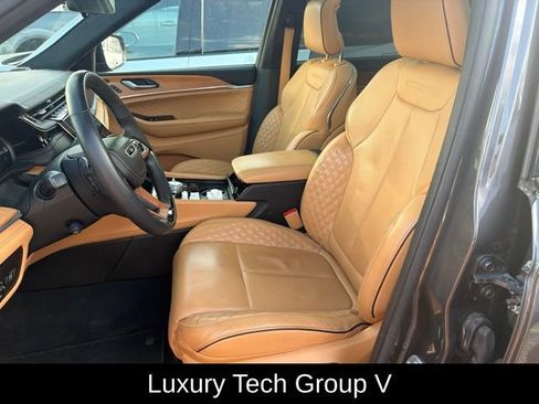 Used 2023 Jeep Grand Cherokee L Summit AWD/4WD image 7