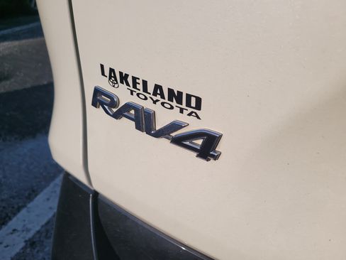 Used 2022 Toyota RAV4 SE AWD/4WD image 11
