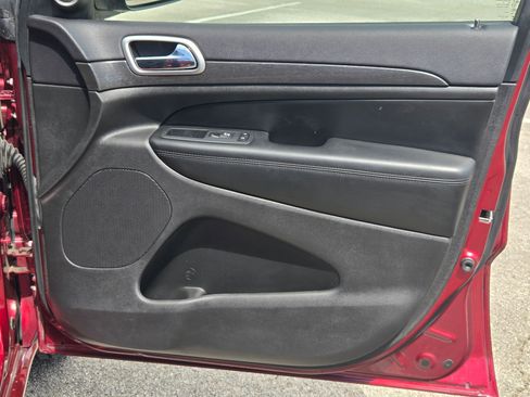 Used 2018 Jeep Grand Cherokee Altitude image 28