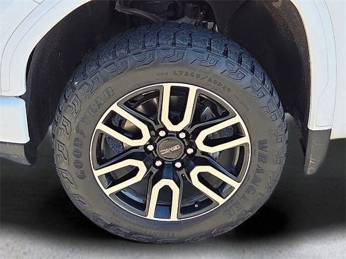 Used 2022 GMC Sierra 1500 AT4 w/ AT4 Premium Package image 9