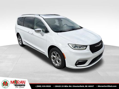 Used 2021 Chrysler Pacifica Limited AWD/4WD image 2
