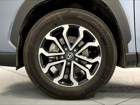 Used 2023 Toyota Corolla Cross SE image 11