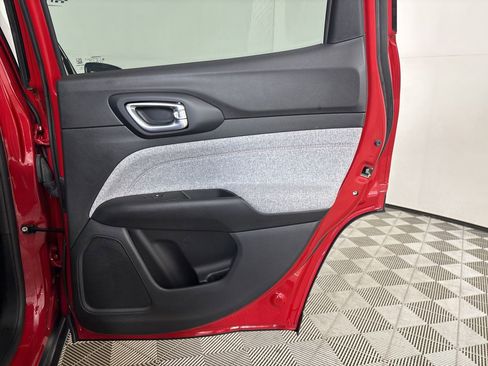 Used 2023 Jeep Compass Latitude image 21