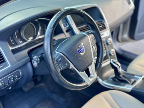 Used 2016 Volvo XC60 T6 w/ Proximity Package AWD/4WD image 11
