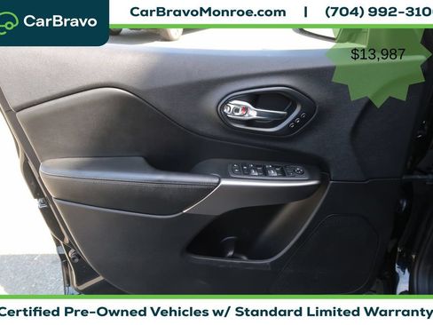 Used 2019 Jeep Cherokee Limited AWD/4WD image 16