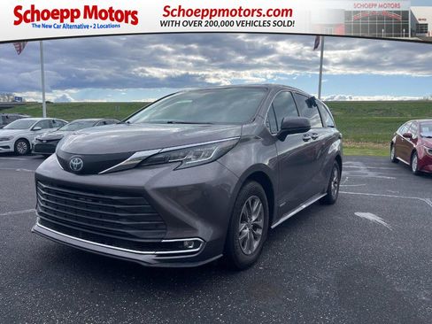 Used 2021 Toyota Sienna XLE FWD image 1