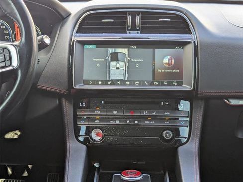 Used 2017 Jaguar F-PACE R-Sport image 14
