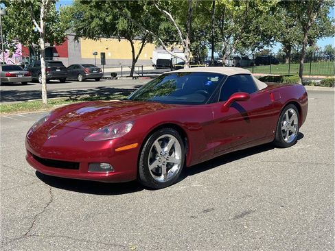 Used 2007 Chevrolet Corvette Coupe w/ Preferred Equipment Group RWD image 3