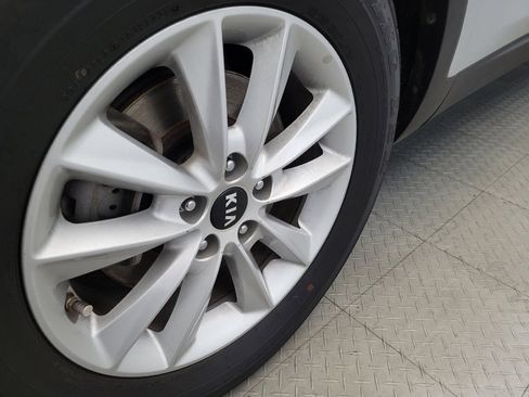 Used 2020 Kia Sorento FWD V6 image 31