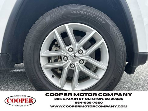 Used 2018 Jeep Grand Cherokee Laredo RWD image 12