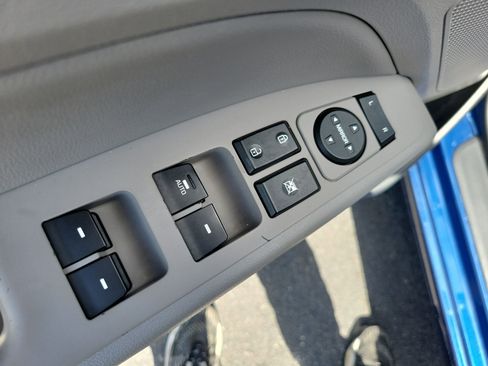 Used 2017 Hyundai Elantra Limited FWD image 18