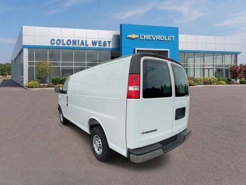 Used 2025 Chevrolet Express 2500 w/ Driver Convenience Package RWD image 3